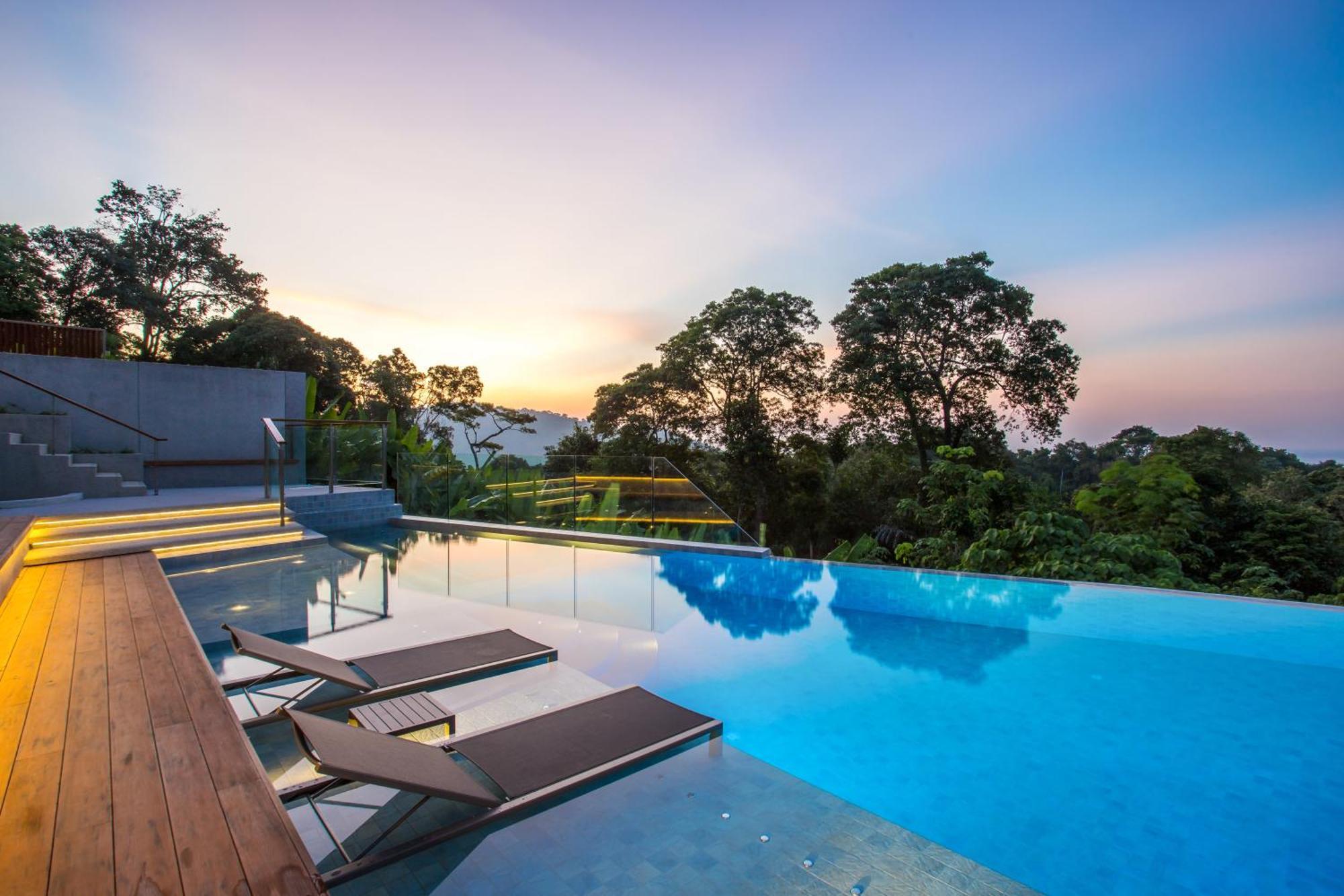 Ocean Bliss - Sapphire Bay 3br 812 With Terrace And Awe-inspiring Views Of Bay *